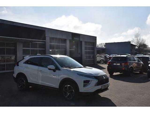Gebraucht Mitsubishi Eclipse Cross Basis 188 PS (138 kW) 2022 Andenweiß SUV