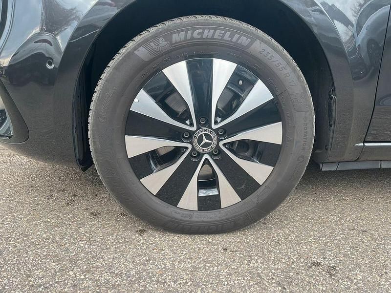 Gebraucht Mercedes V300 Avantgarde 237 PS (174 kW) 2025 Grau Van / Kleinbus
