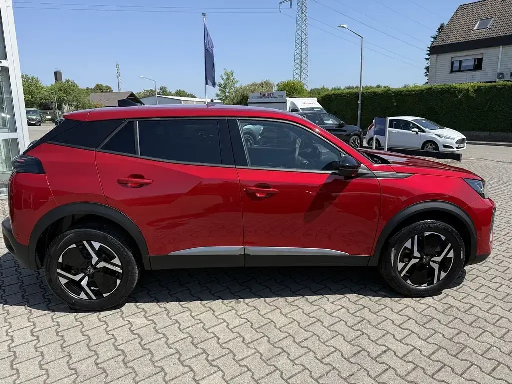 Neu Peugeot 2008 Allure 145 PS (106 kW) 2026 Silber SUV
