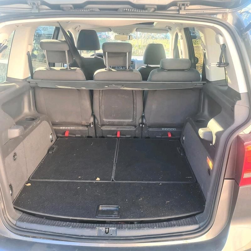 Gebraucht VW Touran 140 PS (102 kW) 2011 Grau Van / Kleinbus