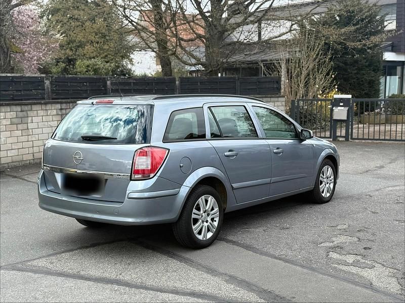 Gebraucht Opel Astra 105 PS (77 kW) 2009 Grau Kombi