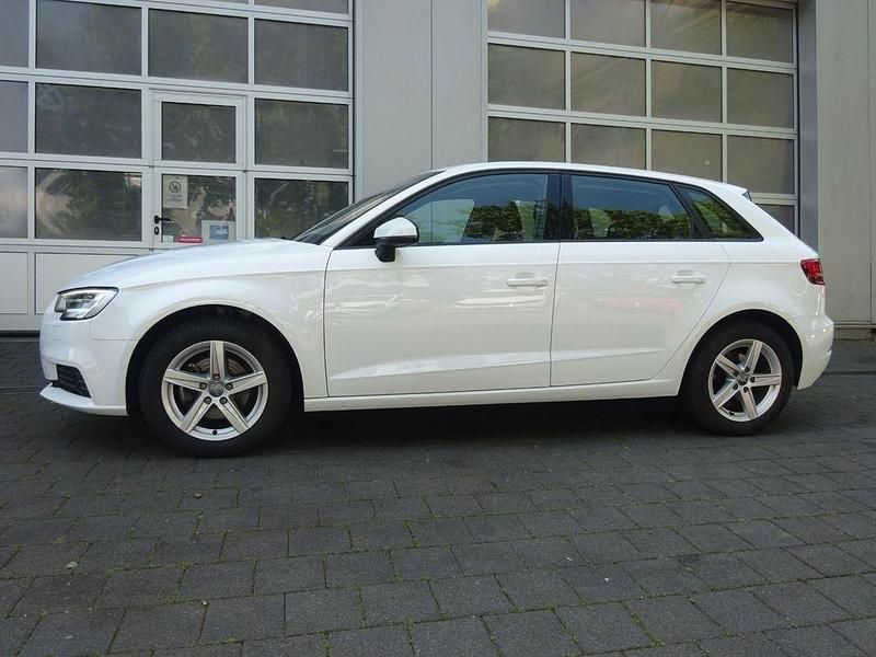 Gebraucht Audi A3 Sportback g-tron Basis 131 PS (96 kW) 2020 Weiß Kleinwagen