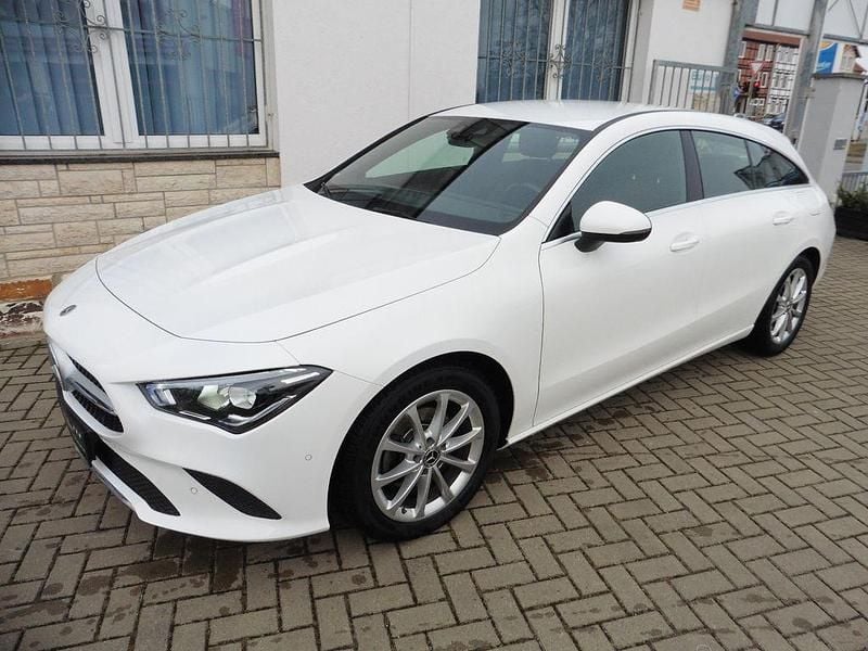 Gebraucht Mercedes CLA200 Shooting Brake 163 PS (119 kW) 2020 Polarweiss Kombi