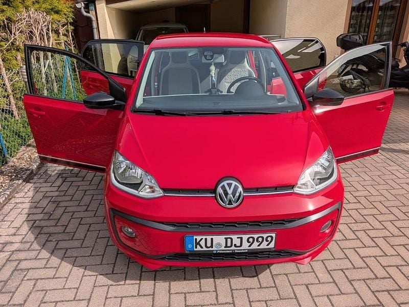 Second-hand VW up! Beats 75 CP (55 kW) 2017 Roșu Hatchback