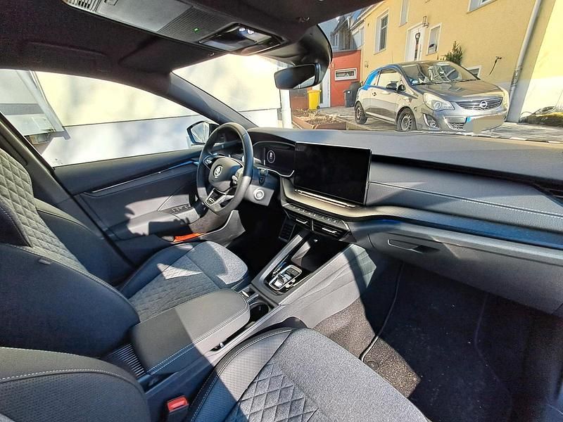 Gebraucht Skoda Octavia SportLine 150 PS (110 kW) 2024 Grau Kombi