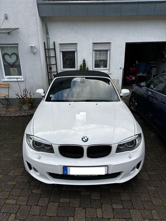 Weiß Gebraucht 2011 BMW 118 Cabriolet M Sport Cabrio | 8.900 € (Fairer Preis) - Bild 1/4