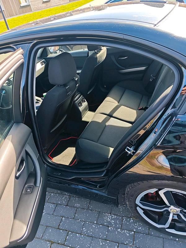 Gebraucht BMW 320 177 PS (130 kW) 2008 Schwarz Limousine