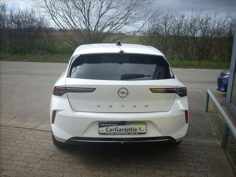 Gebraucht Opel Astra Elegance 131 PS (96 kW) 2022 Jade weiss/arktis weiss Kleinwagen