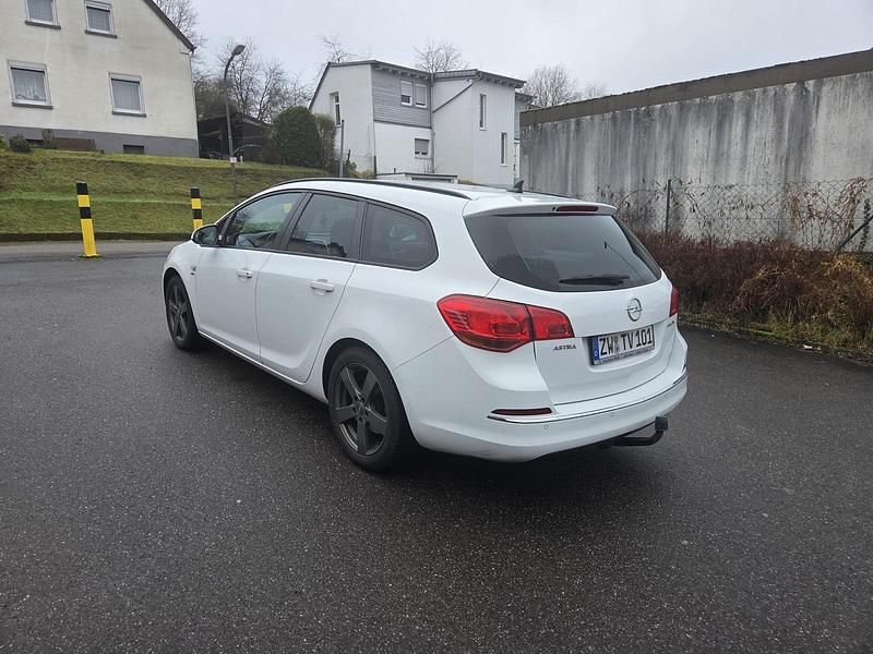 Gebraucht Opel Astra 131 PS (96 kW) 2013 Weiß Kombi