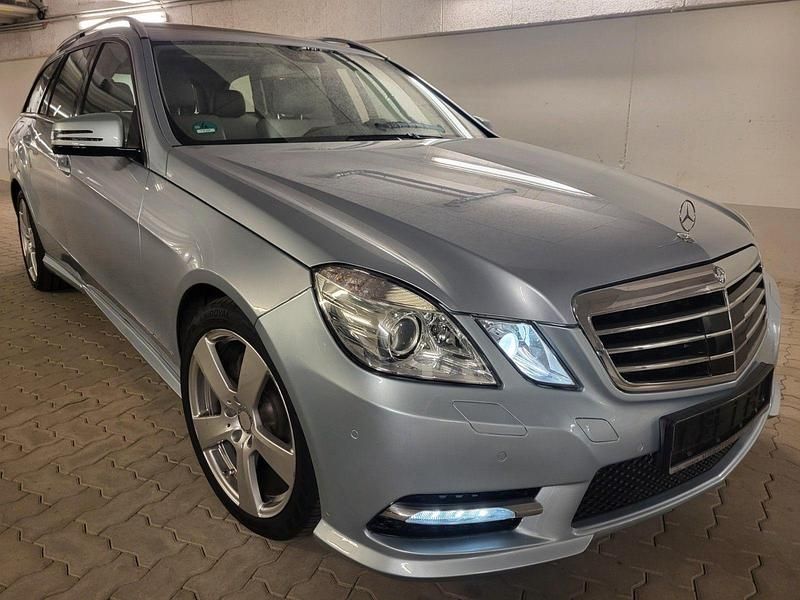 Silber Gebraucht 2013 Mercedes E220 Avantgarde Kombi | 17.900 € (Teuer) - Bild 1/4