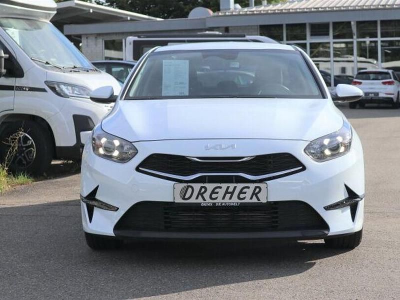 Używany Kia Ceed 140 KM (102 kW) 2025 Biały Hatchback