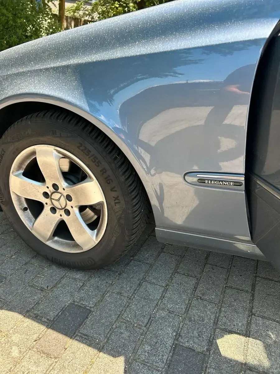 Gebraucht Mercedes E200 Elegance 163 PS (119 kW) 2003 Blau Limousine