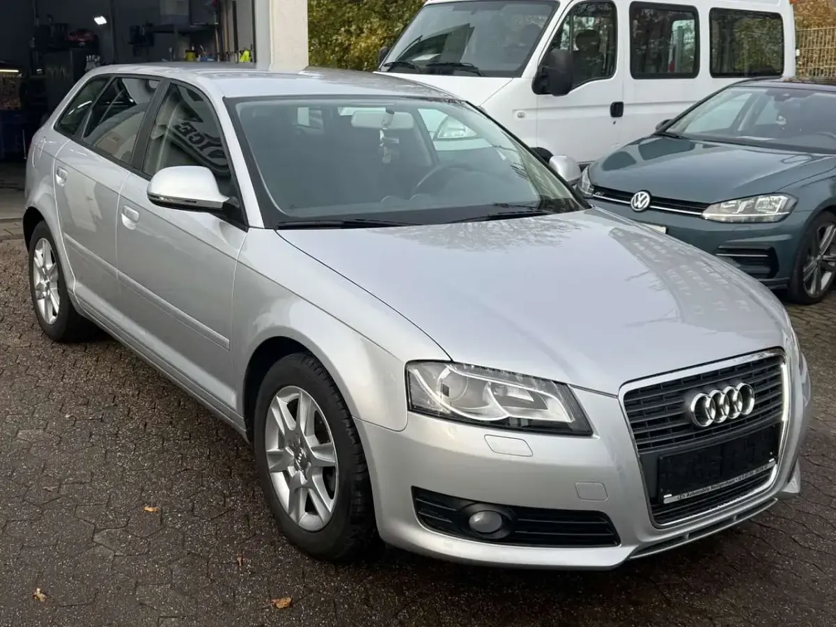 Używany Audi A3 Attraction 125 KM (91 kW) 2010 Srebrny Hatchback