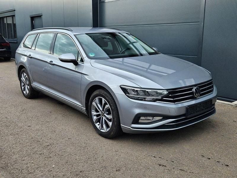 Silber Gebraucht 2022 VW Passat Business Kombi | 16.450 € (Superpreis) - Bild 1/4