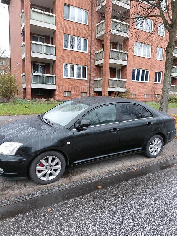 Schwarz Gebraucht 2004 Toyota Avensis T2 Limousine | 3.099 € (Fairer Preis) - Bild 1/4