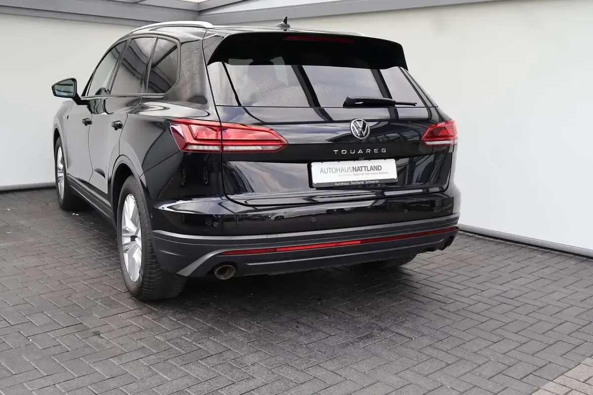 Gebraucht VW Touareg 231 PS (169 kW) 2021 Deep black perleffekt SUV