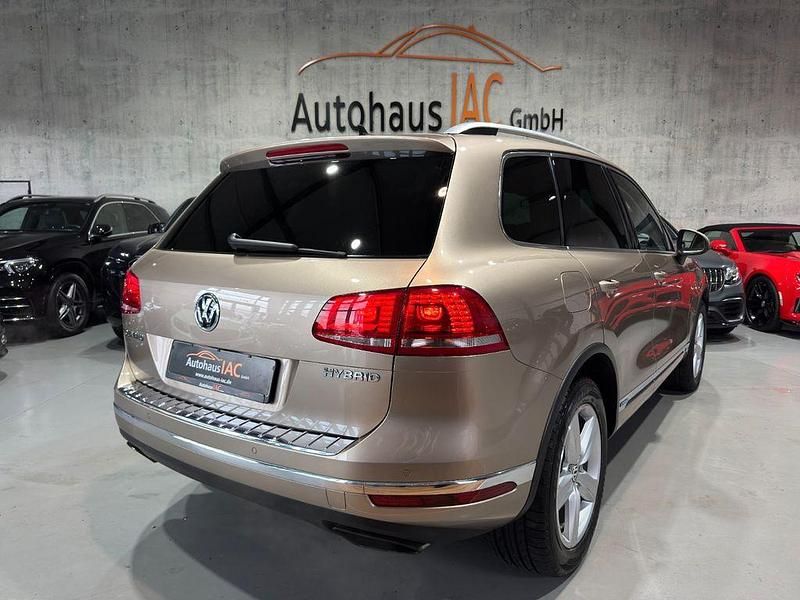 Gebraucht VW Touareg 333 PS (244 kW) 2015 Gold SUV