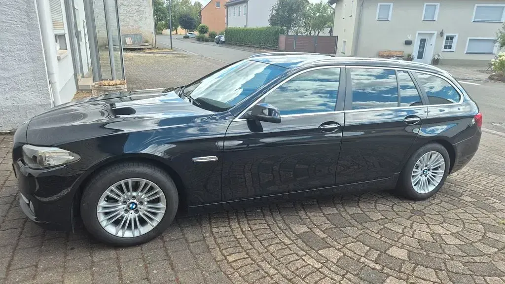 Gebraucht BMW 520 Comfort Edition 184 PS (135 kW) 2014 Schwarz Kombi