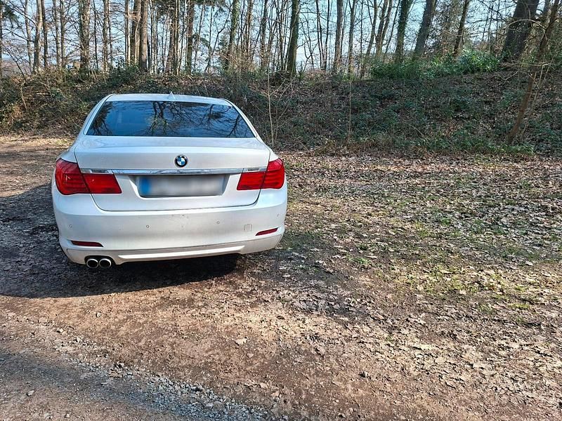 Gebraucht BMW 730 245 PS (180 kW) 2011 Weiß Limousine