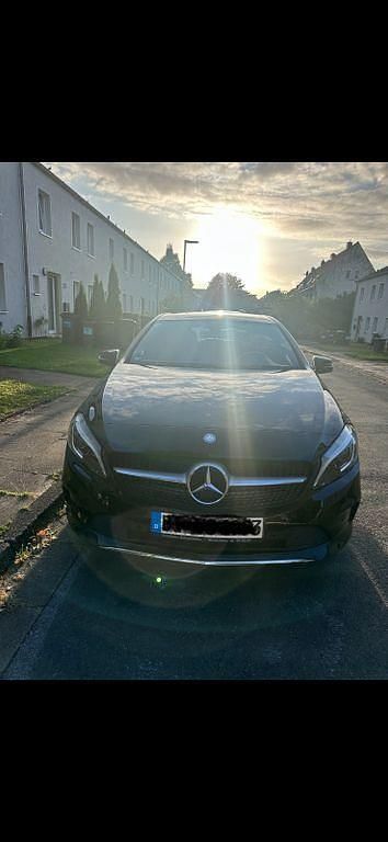 Schwarz Gebraucht 2016 Mercedes A180 Limousine | 11.500 € (Guter Preis) - Bild 1/4