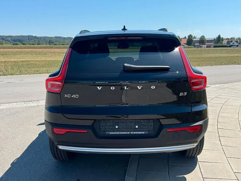 Neu Volvo XC40 163 PS (119 kW) 2026 Schwarz SUV