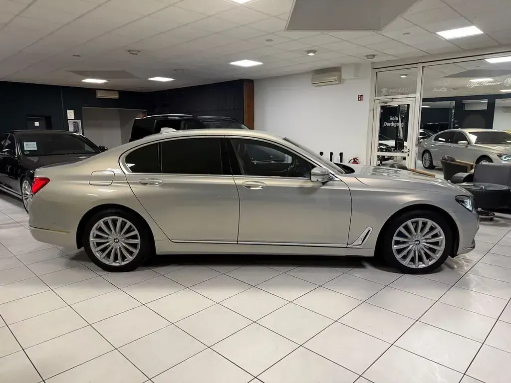 Gebraucht BMW 750 Executive 449 PS (330 kW) 2017 Silber Limousine