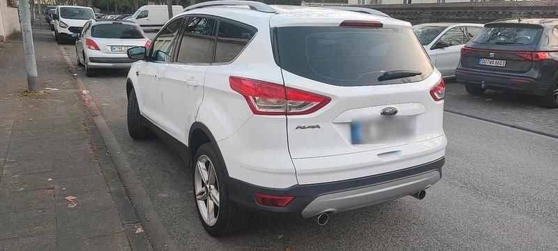 Gebraucht Ford Kuga 163 PS (119 kW) 2013 Weiß SUV