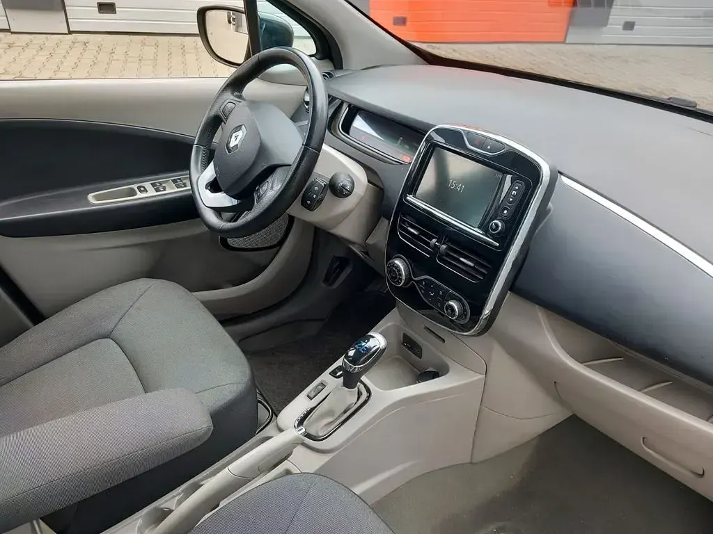 Gebraucht Renault Zoe Life 64 kW (88 PS) 2014 Schwarz Kleinwagen