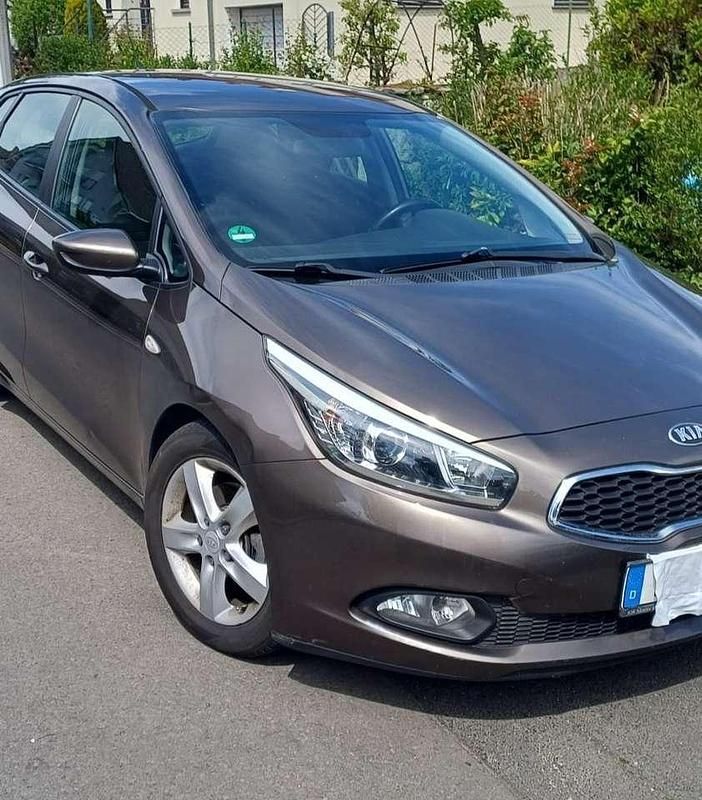 Second-hand Kia Ceed Vision 135 CP (99 kW) 2012 Hatchback