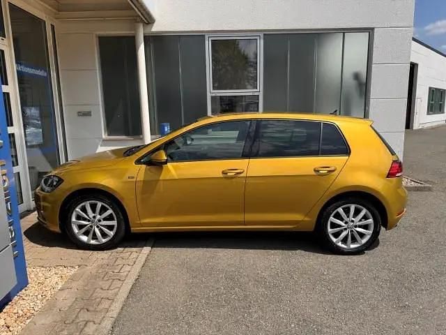Używany VW Golf VII Join 150 KM (110 kW) 2018 Żółty Sedan/Limuzyna