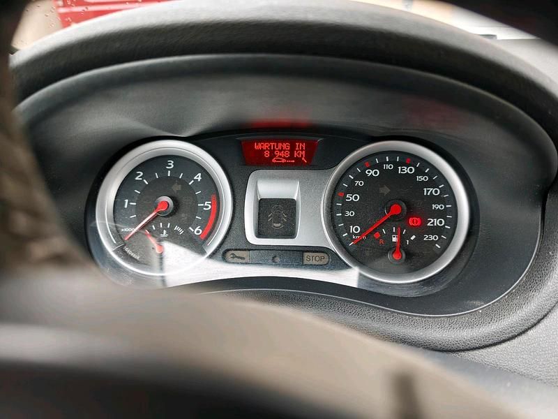 Gebraucht Renault Clio II 85 PS (62 kW) 2008 Silber Kleinwagen