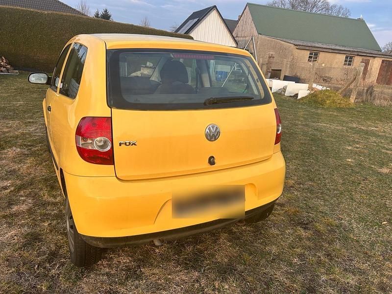 Gebraucht VW Fox 54 PS (39 kW) 2005 Gelb Kleinwagen
