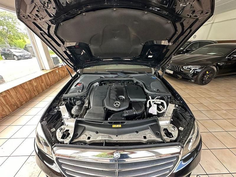 Gebraucht Mercedes E220 194 PS (142 kW) 2017 Schwarz Limousine
