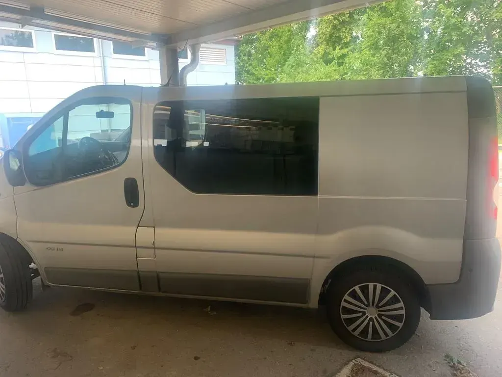Gebraucht Renault Trafic 116 PS (85 kW) 2009 Silber Van / Kleinbus
