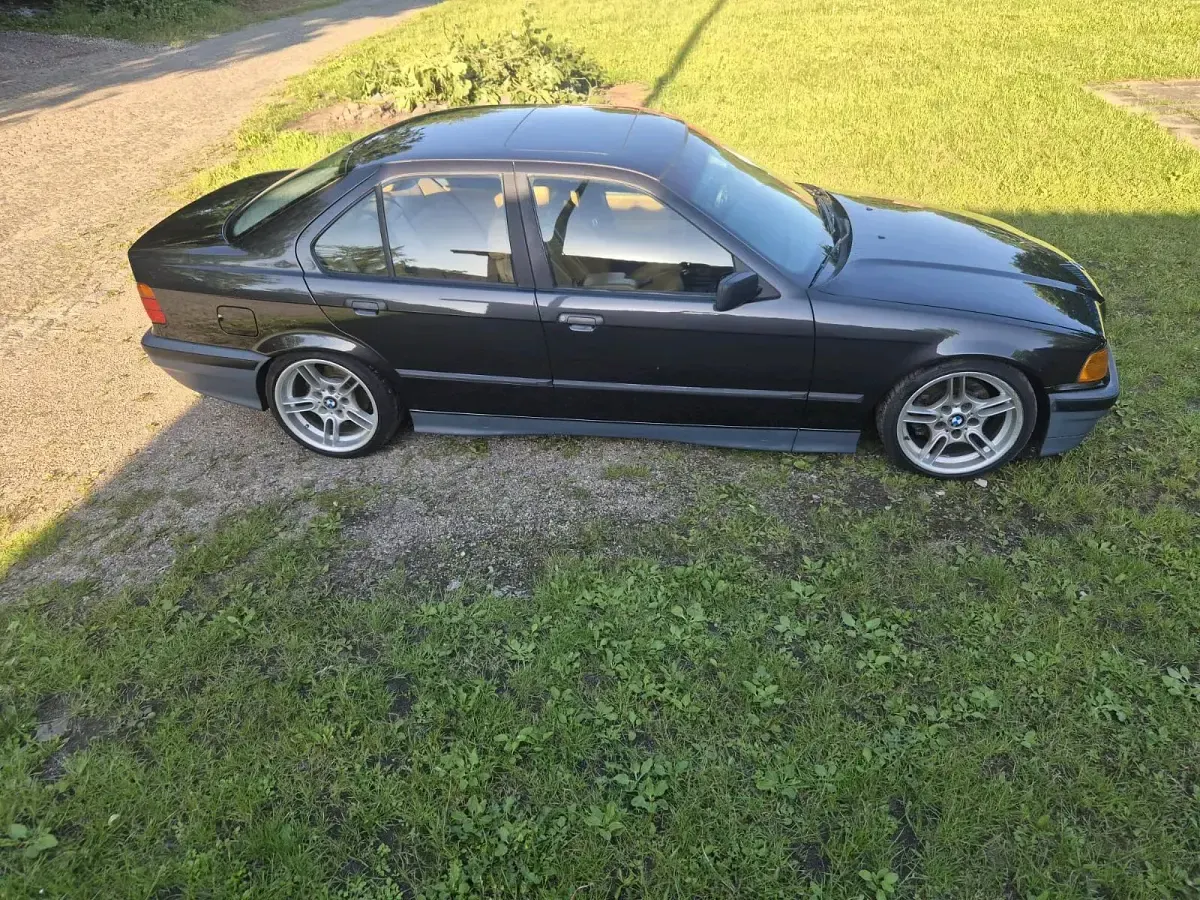 Gebraucht BMW 325 192 PS (141 kW) 1992 Schwarz Limousine