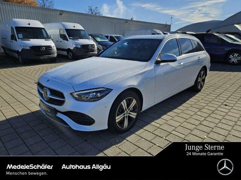 Manufaktur lack manufaktur opalithweiß b (metallic) Gebraucht 2024 Mercedes C300e Avantgarde Kombi | 46.959 € (Etwas zu teuer) - Bild 1/4