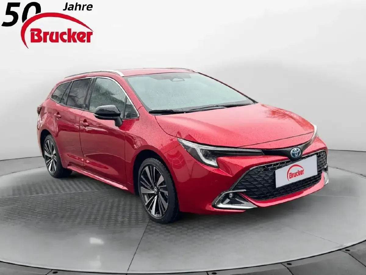Gebraucht Toyota Corolla Hybrid Team 196 PS (144 kW) 2023 Emotional red 2 Kombi