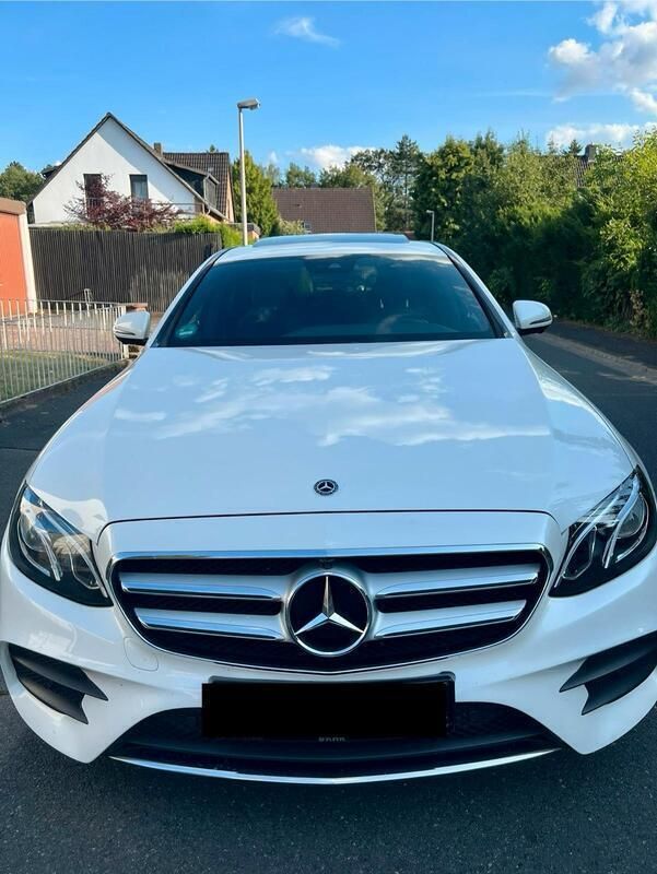 Weiß Gebraucht 2018 Mercedes E350 AMG line Limousine | 35.000 € (Etwas zu teuer) - Bild 1/4