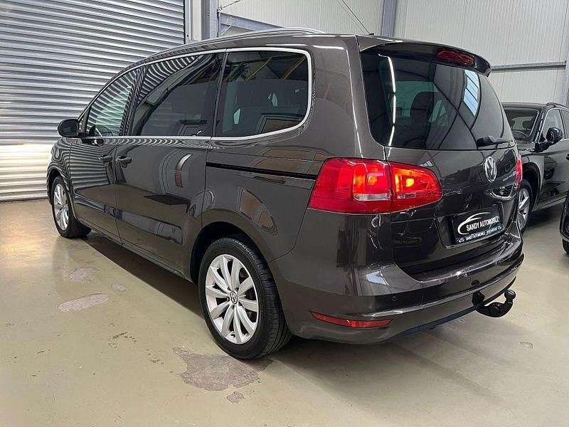 Gebraucht VW Sharan Highline 177 PS (130 kW) 2014 Black oak brown metallic Van / Kleinbus