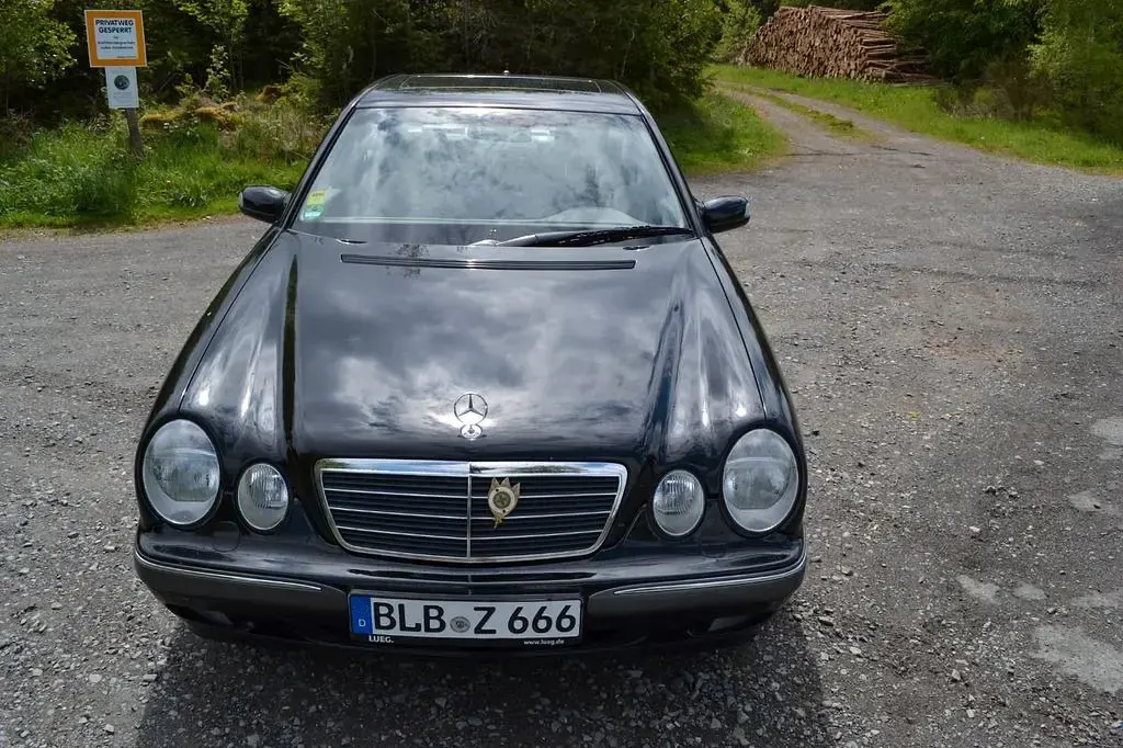 Gebraucht Mercedes E240 170 PS (125 kW) 2003 Schwarz Limousine