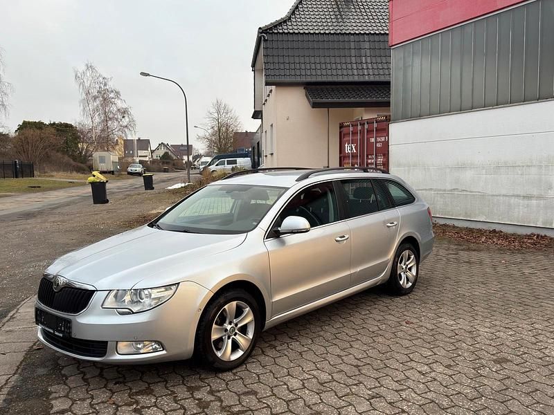 Gebraucht Skoda Superb 140 PS (102 kW) 2012 Silber Kombi