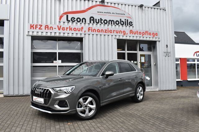 Chronosgrau metallic (metallic) Gebraucht 2024 Audi Q3 Ambiente SUV | 35.990 € (Superpreis) - Bild 1/4
