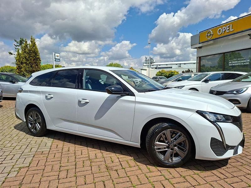 Weiß Gebraucht 2024 Peugeot 308 Allure Kombi | 19.790 € (Superpreis) - Bild 1/4