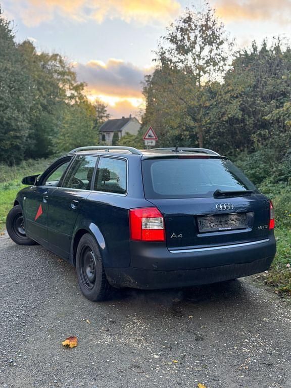 Blau Gebraucht 2004 Audi A4 Ambiente Kombi | 800 € (Superpreis) - Bild 1/4