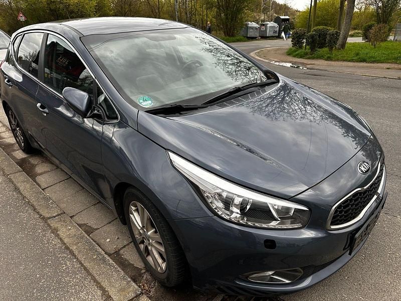 Gebraucht Kia Ceed Spirit 128 PS (94 kW) 2015 Blau Kleinwagen