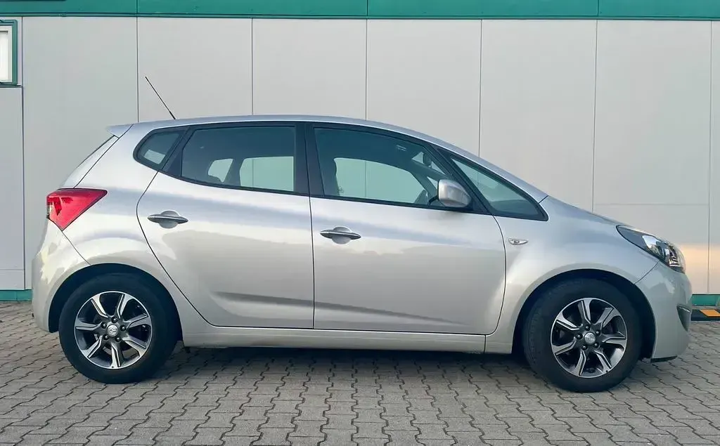 Gebraucht Hyundai ix20 125 PS (91 kW) 2017 Silber Kleinwagen