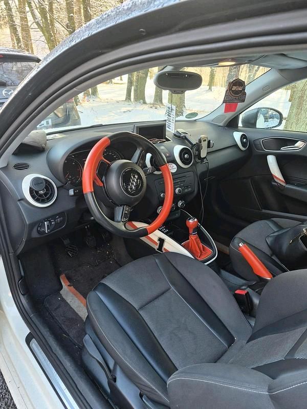 Gebraucht Audi A1 105 PS (77 kW) 2011 Weiß Kleinwagen