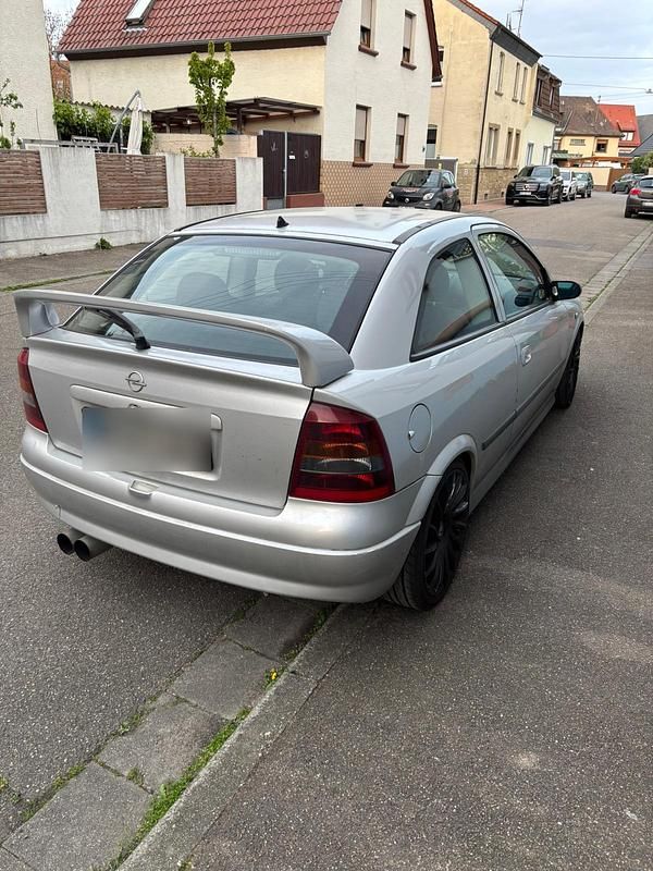 Gebraucht Opel Astra 101 PS (74 kW) 2003 Silber Coupé
