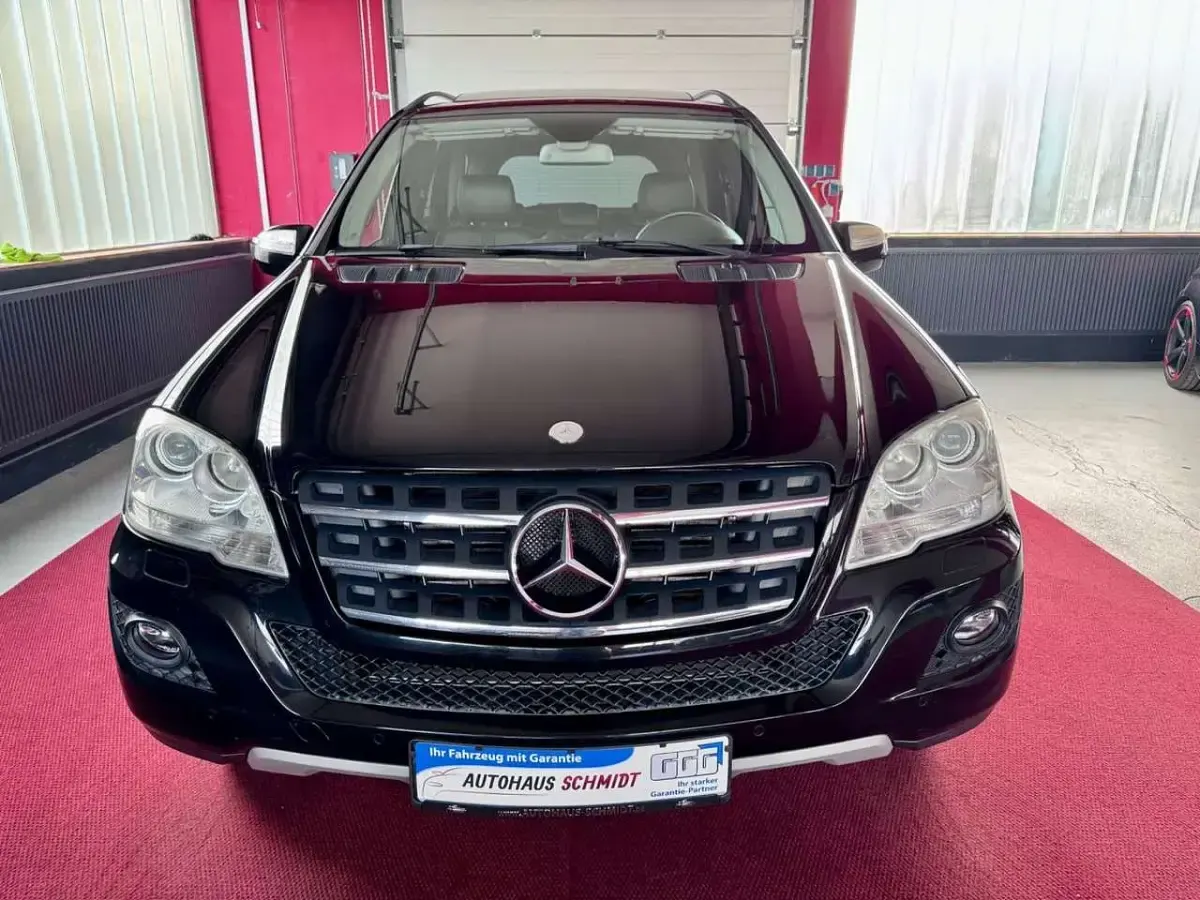 Gebraucht Mercedes ML350 231 PS (169 kW) 2010 Obsidianschwarz SUV