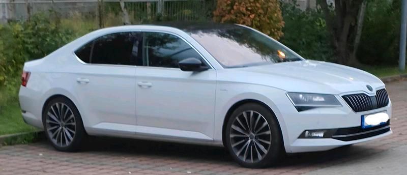 Weiß Gebraucht 2016 Skoda Superb LAURIN & KLEMENT Limousine | 20.000 € (Guter Preis) - Bild 1/4